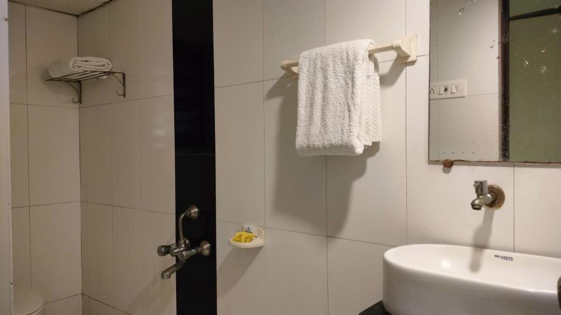 Hotel Sai Nidhi Executive-Mindspace Airoli Navi Mumbai Eksteriør bilde